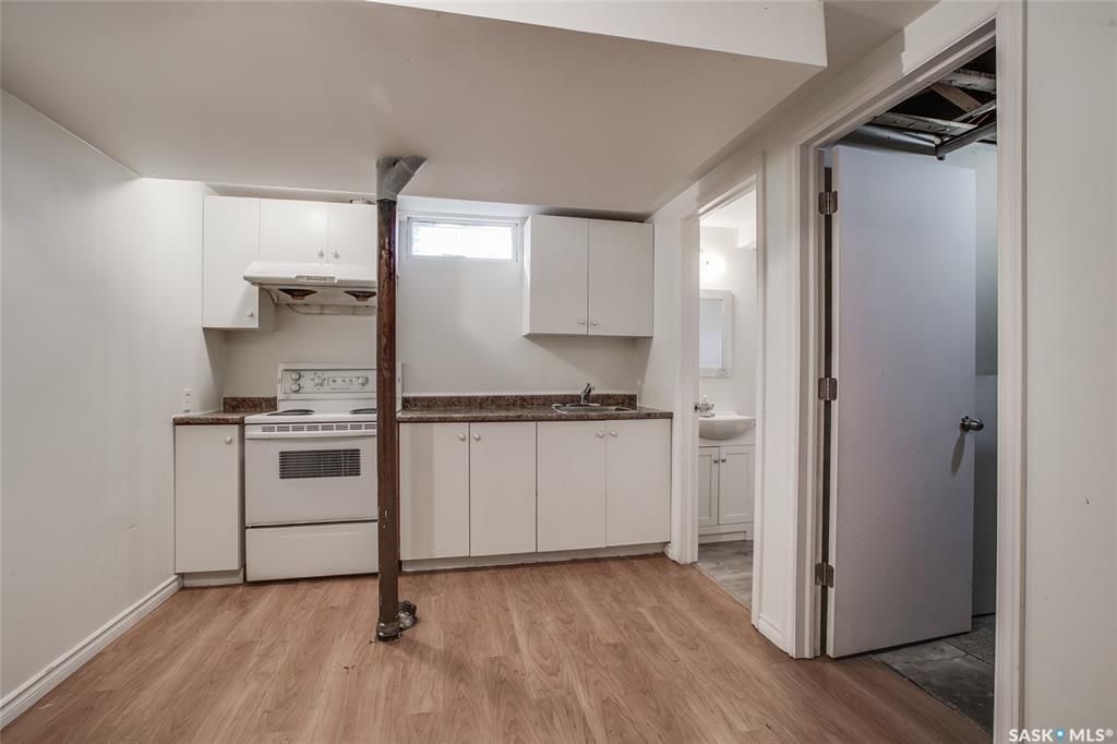 Eastview小区1147尺独立屋6房3卫（含3室1厅1厨独立出租地下室）出售，全新刷漆，全新地板地板装修，主卧带独立洗手间，独立出入，2018换的热水器锅炉。房子状况如新。挂牌价格：$349900。详情请联系地产经纪Gary Gai 盖王睿 3063413677 - 8