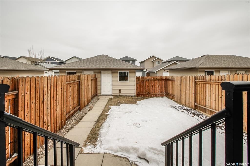 Willowgrove小区3房3卫联排出售。带独立私密小院，主卧带完整洗手间。步行百米小学，近高中，公园，购物。房屋保养佳采光好，高档装修：大理石台面，不锈钢家电，大尺寸房间，一车库一车位，地下室未装修。挂牌价格：$309900。详情请联系地产经纪Gary Gai 盖王睿 - 8