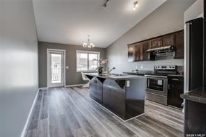 Willowgrove小区安静路段2010年建 5房3卫 bi level 错层独立屋出售。近两所小学。新装修地板，刷漆。挑高层高， 大窗户采光好。主卧带独立洗手间和步入式衣柜。地下室9尺层高，装修有两个大房间一个多功能厅一个洗手间等。挂牌价格 $459000。详情联系Gary - 6