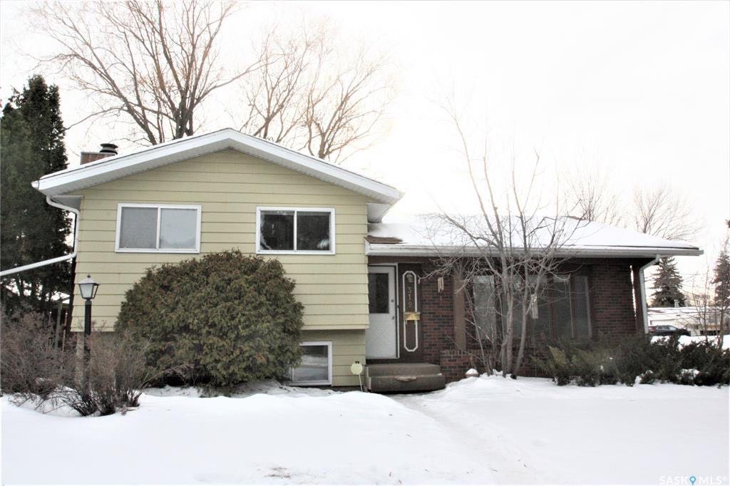 Forestgrove小区，完全装修独立屋，4房3卫，双车库，新厨房，新地板，新刷漆，开价324900。 有意请联系地产经纪Gary Gai 3063413677 微信：gary3677 - 3