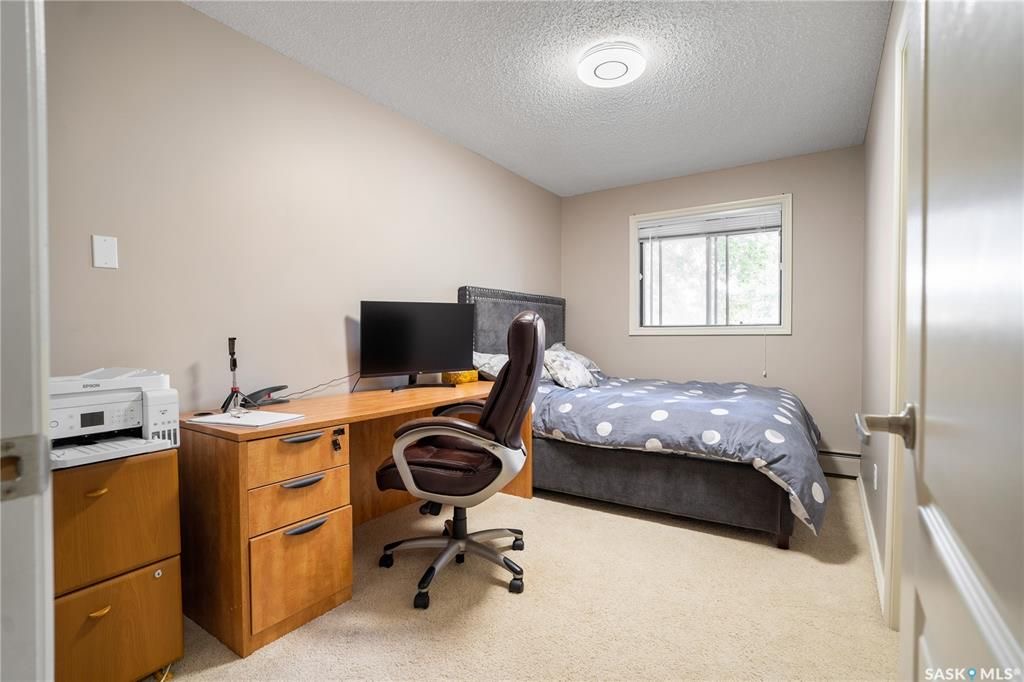 Wildwood小区核心路段3房2卫边户公寓出售，步行至8街购物，小学，公园，游泳馆，室内网球，图书馆。带大露台及储物间，双车位，枫木厨房大理石台面，明亮客厅带电子壁炉，主卧带独立洗手间。独立洗衣机烘干机（2022新换）。社区有健身房，壁球，桌球设施。可自住或投资。挂牌价格：$1 - 18