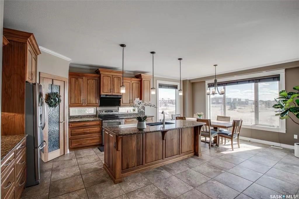 Willowgrove小区2263尺地下室步出式独立屋出售；近7000尺地块背靠小学超大绿地，无遮挡视野，步出式地下室，朝南采光极佳步行百米至小学购物高中等设施。高档装修全地热系统。楼层高，实木地板，胡桃木橱柜，大理石台面，三角按摩浴缸，吸顶音响，加大车库，保养好，格局佳，二楼另 - 8