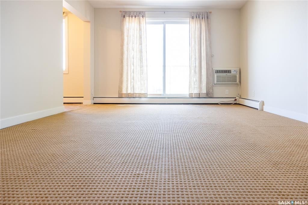 8街Superstore对面860尺2室1厅公寓出售。本地西人业主保养极佳，更新地板，厨房橱柜，大理石台面，不锈钢家电。带独立洗衣机烘干机，较新装修厨房卫浴，带地上一个停车位。挂牌价格 $149000。详情联系地产经纪Gary Gai 盖王睿 3063413677 - 7