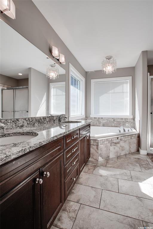 稀缺步行至8街成熟安静Holliston小区，推倒重建2013 年2083尺独立屋出售。4房3卫加1书房，成熟大地块，高档装修，开放式设计，大厨房，大理石台面，天然气壁炉，实木地板，多pvc窗户，免维护露台，连房子双车库，地下室保温层做好。挂牌价格 $569900。详情联系Roy - 7