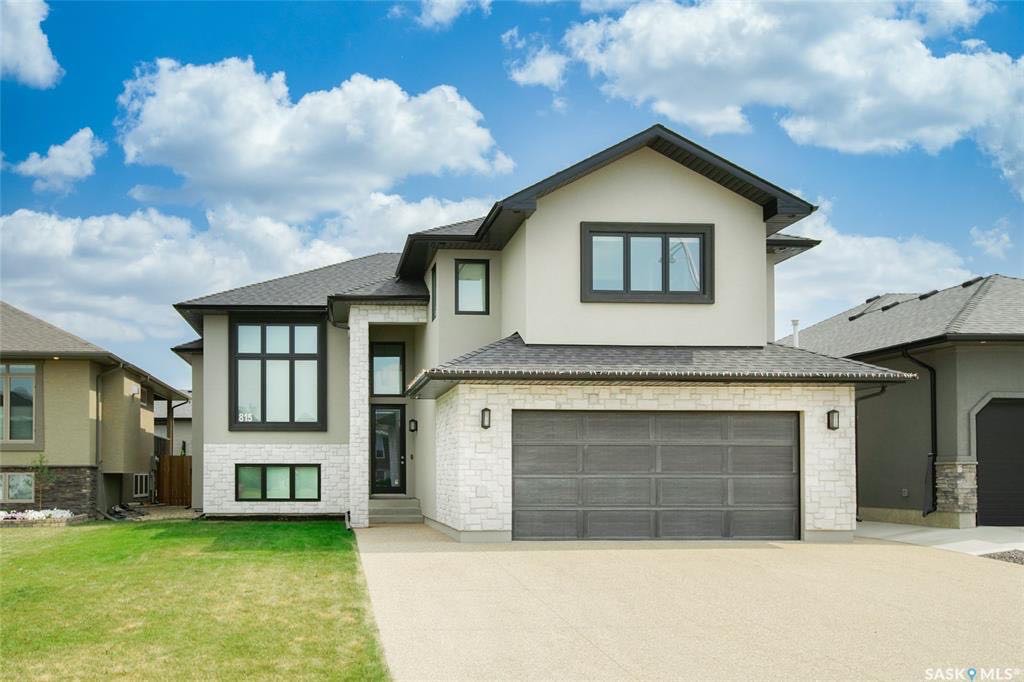 Evergreen小区步行800米至小学，2015年Royalty Construction 建商顶级装修，1915尺Modified Bi Level错层独立屋出售。外墙外立面，灯饰，瓷砖实木地板全面顶级升级配置。4房3卫外加一个大书房，11.5尺高顶，定制橱柜一体厨房奢华家电 - 4