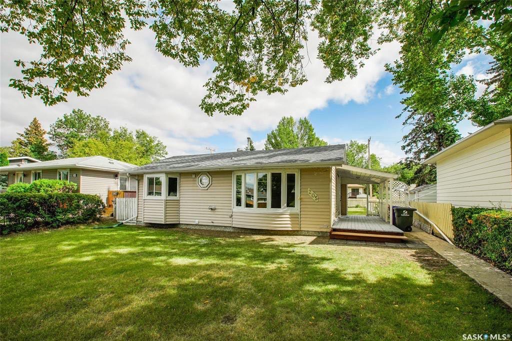 Forest Grove 小区全新装修独立屋出售。1040尺 3房2卫，近7000尺R2地块。近Forest Grove小学和St. Joseph 和 Centennial 高中。 房屋更新有：新窗户，新瓦片，新厨房（橱柜，台面），新地板，新装修洗手间，全新刷漆，全新不锈钢家电。 - 4