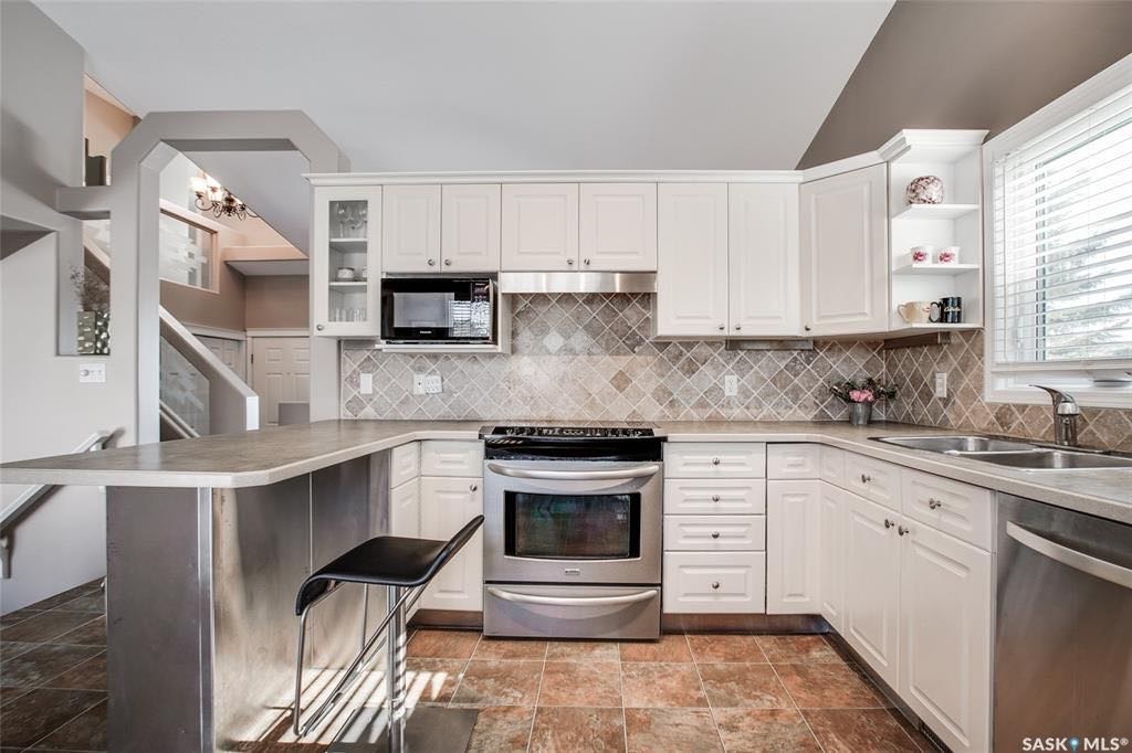 Briarwood小区1706尺独立屋出售，安静成熟街道，大部分设备装修都已升级（地板，窗户，洗手间，瓦片，锅炉，热水器，台面等），保养极佳。4房3卫，挑高顶，大客厅，大尺寸房间。大院子私密性好。地下室完整装修，加大尺寸双车库。挂牌价格：$479000。有意请联系Gary Gai - 6