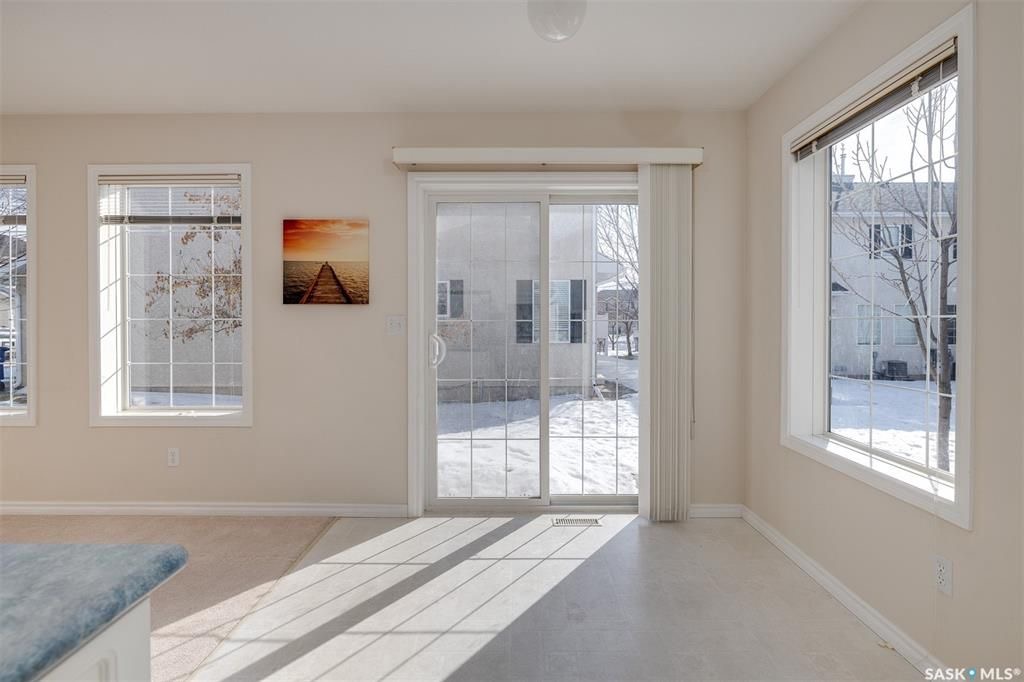 Briarwood小区边户联排出售3房2卫，地下室装修有一个大的家庭厅。多窗户采光极好，带中央空调。安静边户（不靠街）多绿地。挂牌价格 $259900。详情联系地产经纪Gary Gai 盖王睿 3063413677 微信：gary3677 网站：garygai.com - 5