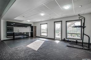 Willowgrove小区背靠公园绿地walkout地下室步出式，错层独立屋出售，2010年建，步行150米 至Willowgrove小学，公园，近附近购物，近St Joseph 和Centennial百年高中。4房3卫。多面好采光，好视野。高档装修：实木地板，大理石台面，挑高顶 - 7