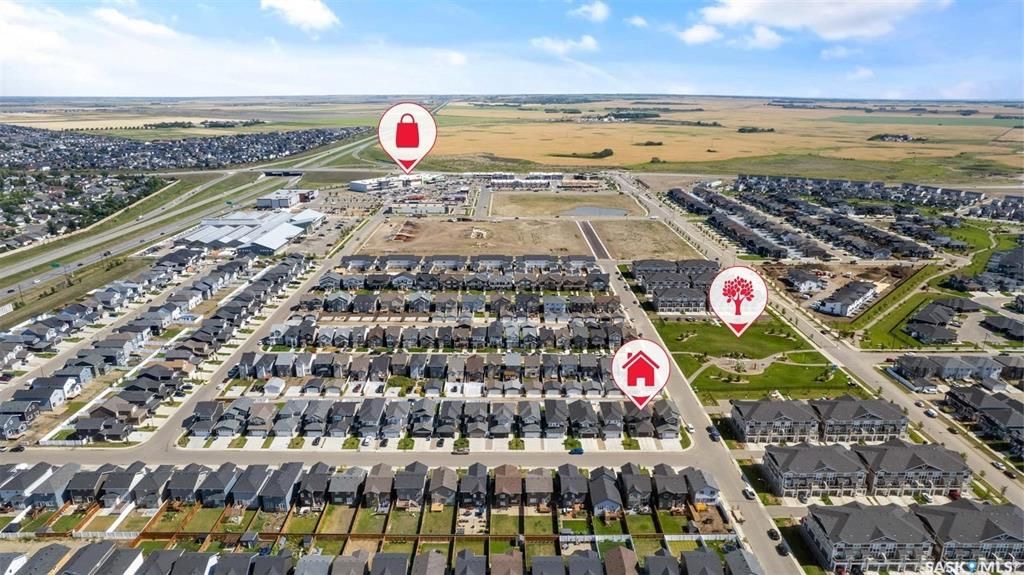 Brighton小区2019年建近2000尺4房4卫独立屋出售！院子私密不靠邻居，步行至公园，购物，及未来规划小学。1 楼9尺层高，带独立书房，开放式设计客厅带壁炉，厨房大理石台面，背景砖，高级不锈钢家电，带独立角柜。大窗户好朝向好彩光。二楼3个大卧室外加超大多功能厅，大主卧带步 - 4