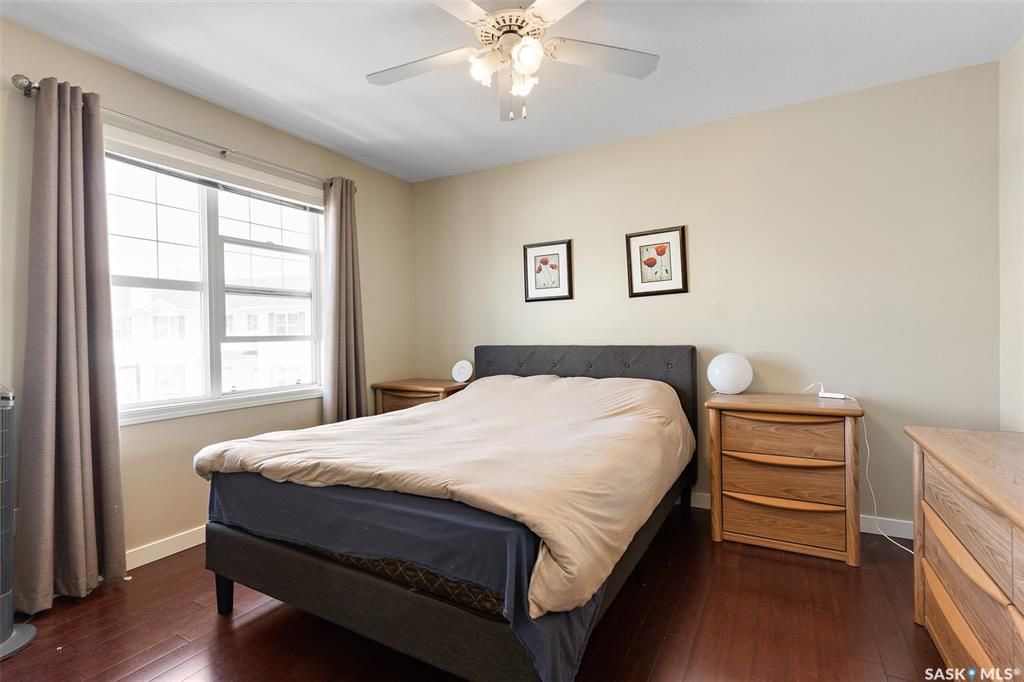 Lakewood小区2003年建3室2卫湖景联排，后院紧邻小湖公园绿地，好风景，好采光。房屋保养好，带双车位，新装中央空调，新换洗衣机，洗碗机，微波炉抽油烟机。客厅实木地板。可以步行至附近商业购物方便，近小学。状况好，保养如新，开价$239000。 有意请联系地产经纪Gary G - 14