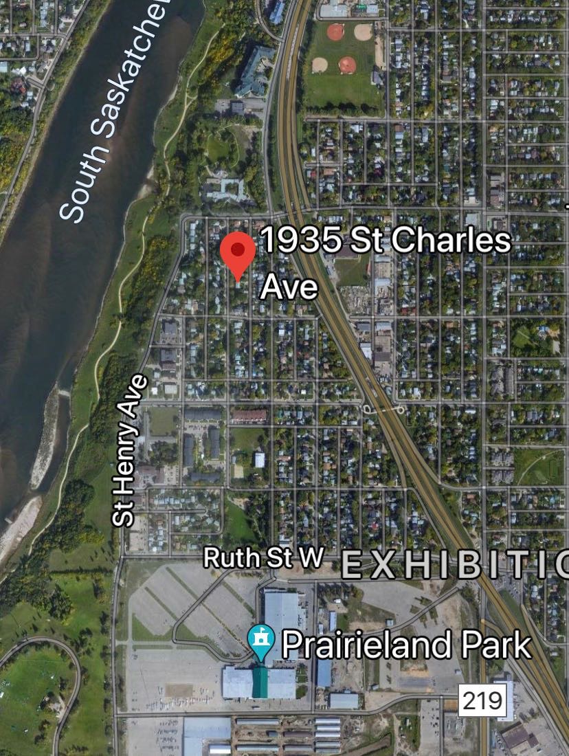 Exhibition小区安静街区，步行至河边，1120尺3+2房Bi Level错层独立屋出售。半地下室带2房一厅一厨一卫合法出租套间，独立出入，独立电表，独立锅炉暖气。租金稳定租客长期。另有单车库+一个车棚。更新有锅炉，瓦片 挂牌价格 $325000 - 3