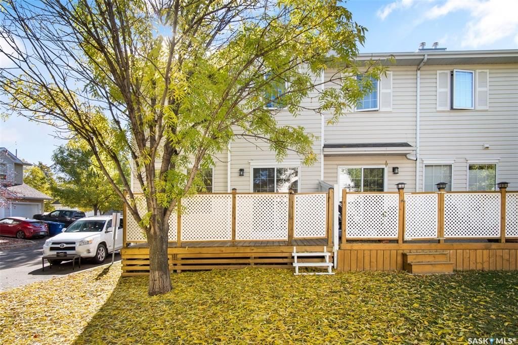 Erindale小区核心地段3室联排出售。1230尺，安静边户，多窗户，采光极好。步行百米至两所高中（百年高中，St Joseph），两所小学(Dr. John G. Egnatoff School and Catholic Father Robinson school)，附近商 - 23