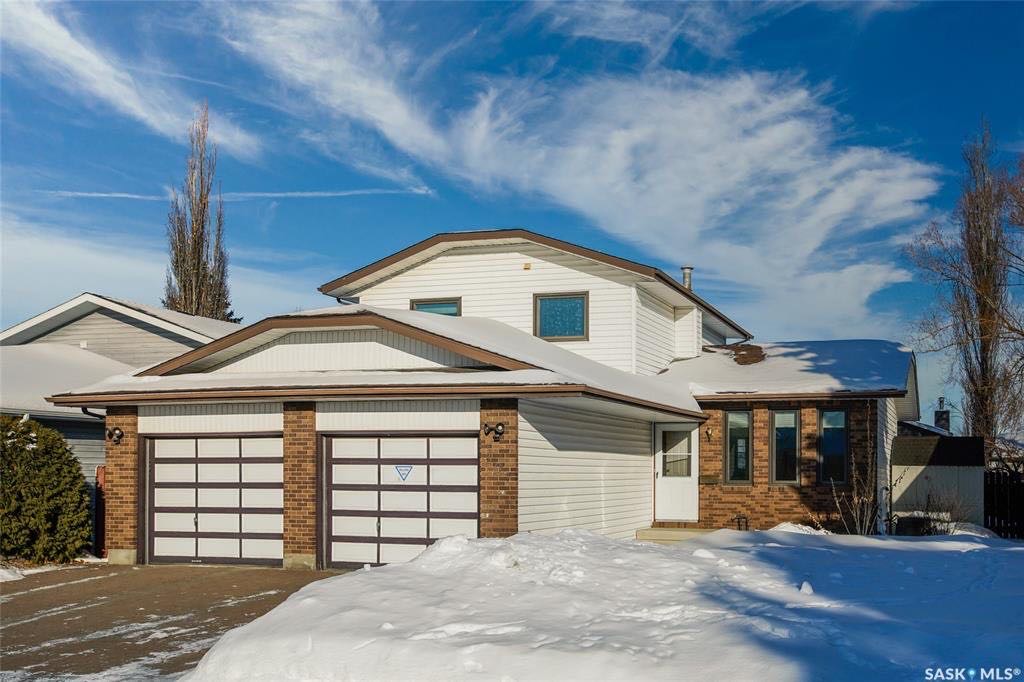 Erindale小区优质路段，步行百米到两所小学，步行千米到两所高中。安静私密，保养好。大地块近6500尺。1670尺两层独立屋出售。4房4卫。双客厅，一楼带一个独立房间/书房。地下室装修有一个多功能厅 和工作室。双车库可以直接从房子进入。升级有较新瓦片，锅炉，地毯，实木地板 - 4