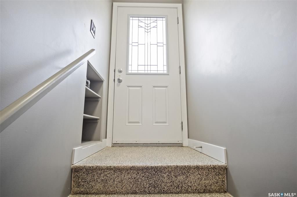 Aspen Ridge小区1165尺错层独立屋出售，本地西人业主，6房3卫，半地下室大窗带合法出租1厨1厅 2房间1卫分电表，独立出入独立洗衣烘干，独立热水器换风系统，另有1大厅或者房间用于主层住户使用，高档装修，全屋9尺，大理石台面，升级厨柜，双车库，拐角地块多停车位，带顶露台 - 27