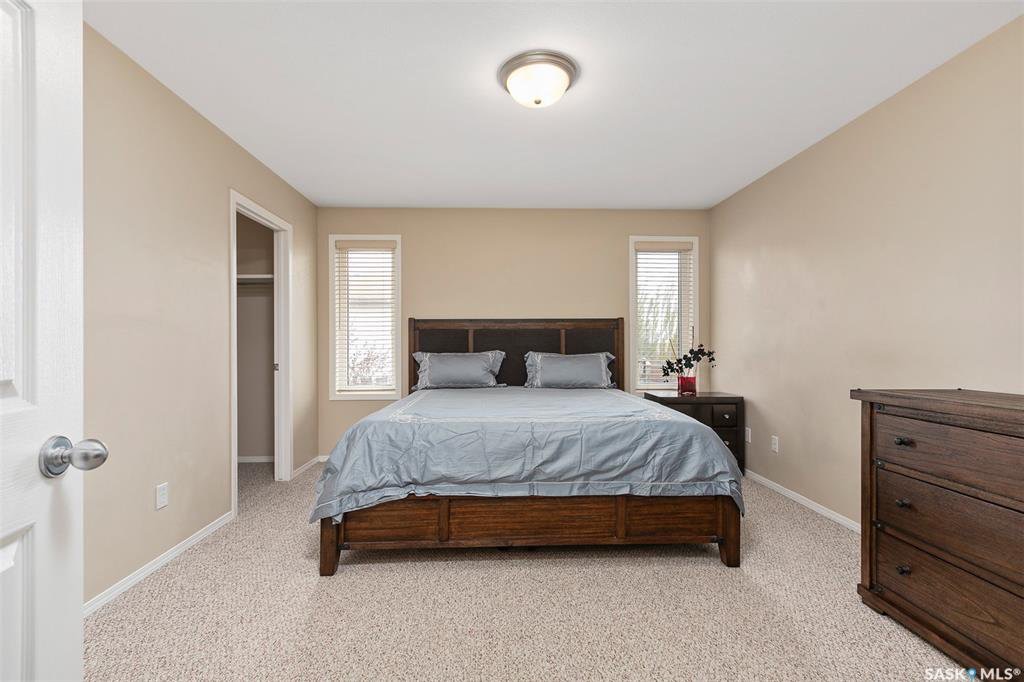 Arbor Creek小区1870尺独立屋出售。4房4卫+一楼一个大书房。一楼双客厅双餐厅。天然气做饭炉头，理石台面，枫木橱柜，地下室完整装修有大多功能厅，额外卧室，和洗手间。近期更换过热水器，地毯，瓦片。开价：$495000。有意请联系地产经纪Gary Gai 盖王睿 - 8