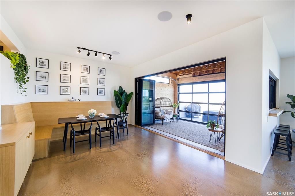 Aspen Ridge小区3600尺地下室步出式独立屋出售！超过5000尺居住面积，绝佳位置背靠自然保护野地，绝佳无遮挡小湖景视野。4房6卫双厨房（中式+西式+嵌入式德国米勒顶级家电), 室内室外独一无二顶级配置装修，全屋水泥地面高科技地热系统，全屋智能系统，7个天窗，白橡木加大 - 21