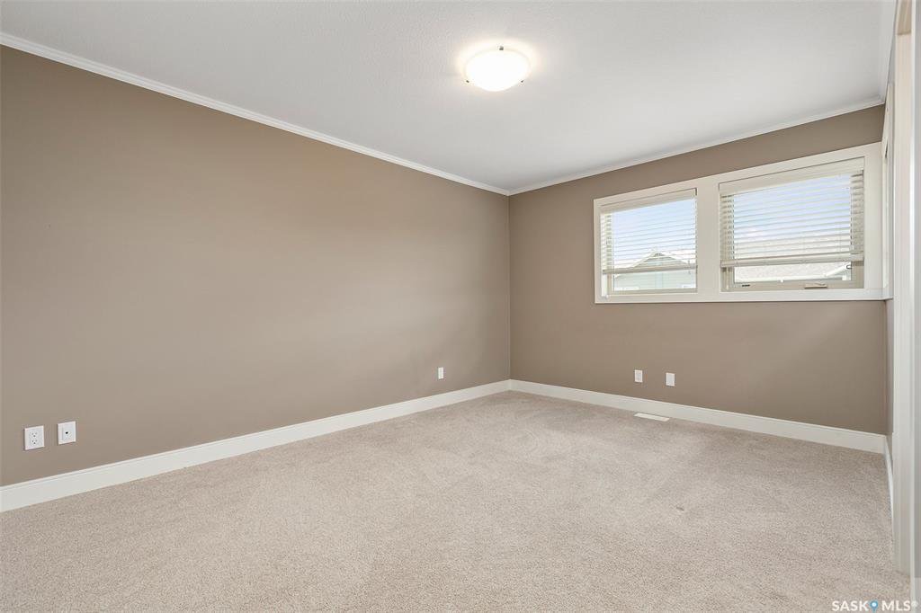 Willowgrove小区 1374尺 3房3卫联排出售，可步行至小学，公园，附近购物，高中。朝阳多窗户，安静边户，连房车库外加室外双车位，一楼挑高顶开放厨房餐厅客厅，厨房洗手间均为理石台面，抽油烟机外排。二楼3房间，主卧带独立洗手间。大露台。独立院子。安静封闭小区。 - 6