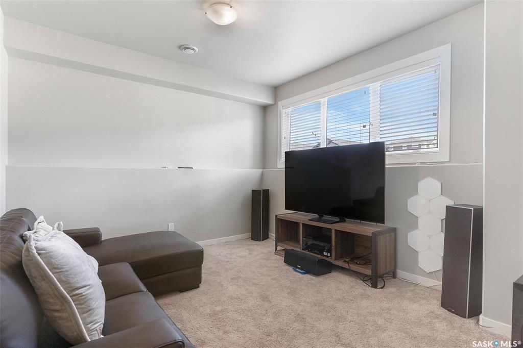 Evergreen小区1215尺错层独立屋出售, 本地西人业主，4房3卫，半地下室带合法出租1厅 1房间1卫分电表，独立出入独立洗衣烘干，另有1大活动空间用于主层住户使用，双车库外加1室外停车位，拐角地块多停车位，带露台，采光好，步行百米至两所小学及公园。 - 16