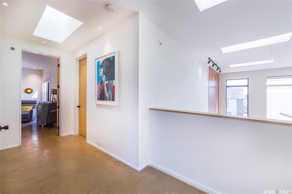 Aspen Ridge小区3600尺地下室步出式独立屋出售！超过5000尺居住面积，绝佳位置背靠自然保护野地，绝佳无遮挡小湖景视野。4房6卫双厨房（中式+西式+嵌入式德国米勒顶级家电), 室内室外独一无二顶级配置装修，全屋水泥地面高科技地热系统，全屋智能系统，7个天窗，白橡木加大 - 28