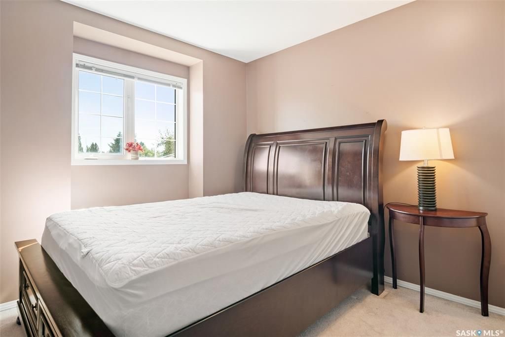 Erindale小区核心地段4房3卫1979尺独立屋出售。步行百米至两所小学Dr. John G. Egnatoff & Father Robinson), 两所高中 St Joseph & Centennial Collegiate, 购物及公园。房屋保养好，开放设计，采光通透 - 16