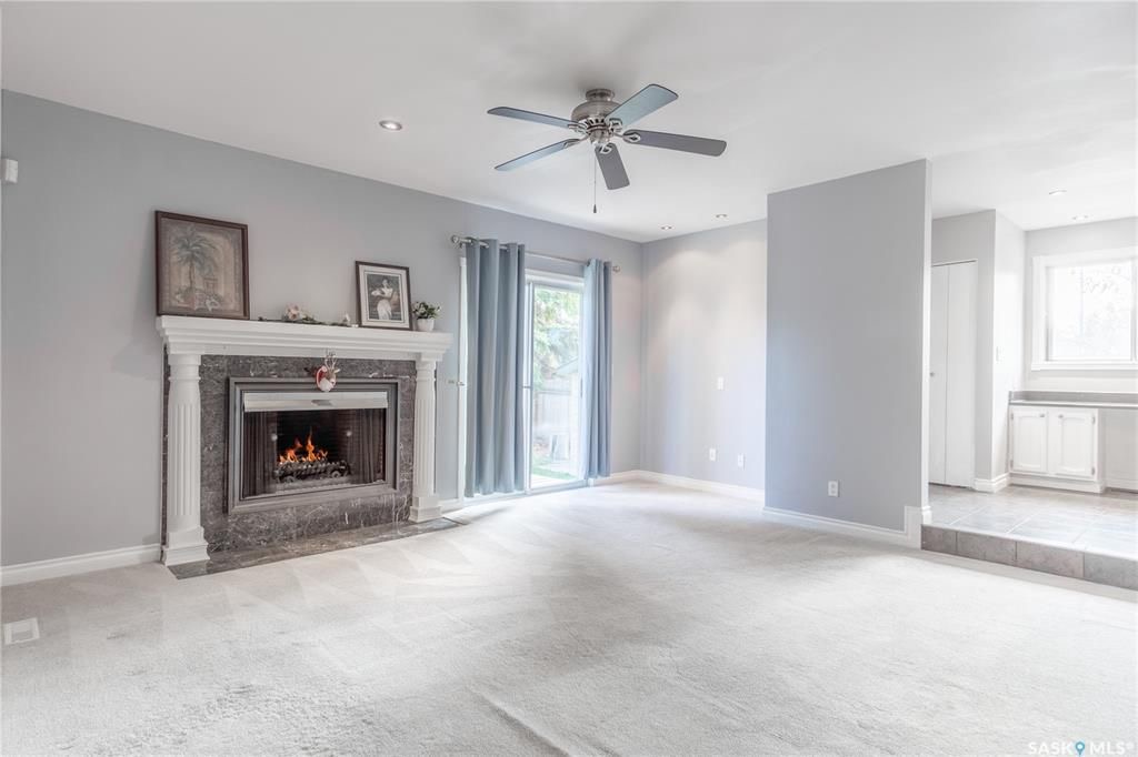 FOREST GROVE小区11472尺5室3卫独立屋出售。位于安静街区，近公园，步行到两所学校（百年高中，St joseph），周边生活设施齐全，交通便利。双客厅和餐厅宽敞明亮，瓷砖地板。厨房新装台面，近期翻新橱柜。客厅嵌入式大窗自然光充足，带一个壁炉。主卧带洗手间间。地下室装 - 7