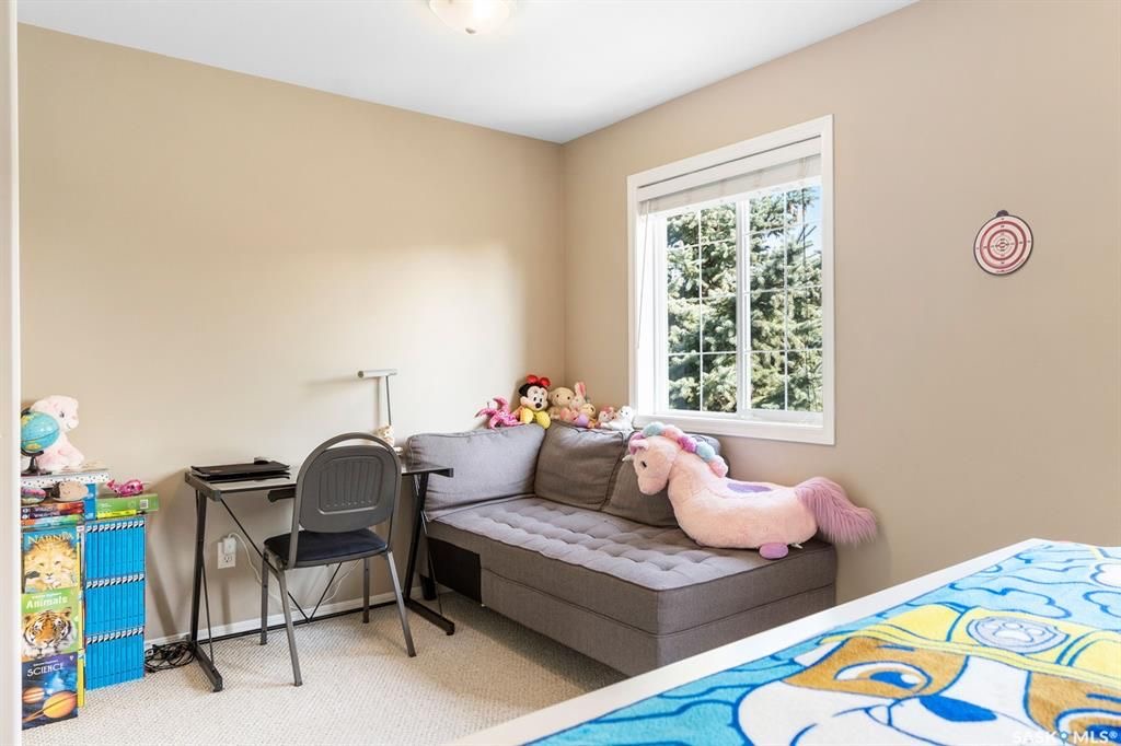 Arbor Creek小区2003年建1116尺s边户2室2卫联排出售，私密安静，地下室装修有一个大活动厅 ，有冷气空调。近小学，高中，公园，商业购物方便。采光好，保养状况好，带两个停车位，新换冰箱。挂牌价格：$235000。 有意请联系地产经纪Gary Gai 30634136 - 16