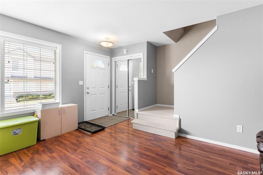 Arbor Creek小区2003年建1116尺s边户2室2卫联排出售，私密安静，地下室装修有一个大活动厅 ，有冷气空调。近小学，高中，公园，商业购物方便。采光好，保养状况好，带两个停车位，新换冰箱。挂牌价格：$235000。 有意请联系地产经纪Gary Gai 30634136 - 5