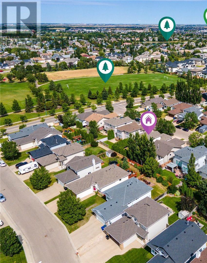 Arbor Ceek小区2001年建 1677尺 3房4卫独立屋出售，近公园，附近购物，高中。一楼开放式厨房餐厅客厅；二楼3房两卫，主卧带洗手间，地下室装修有一大厅一卫；双车库，设备：新风系统。 新换瓦片。挂牌价格：$449900。详情联系地产经纪Gary Gai - 4