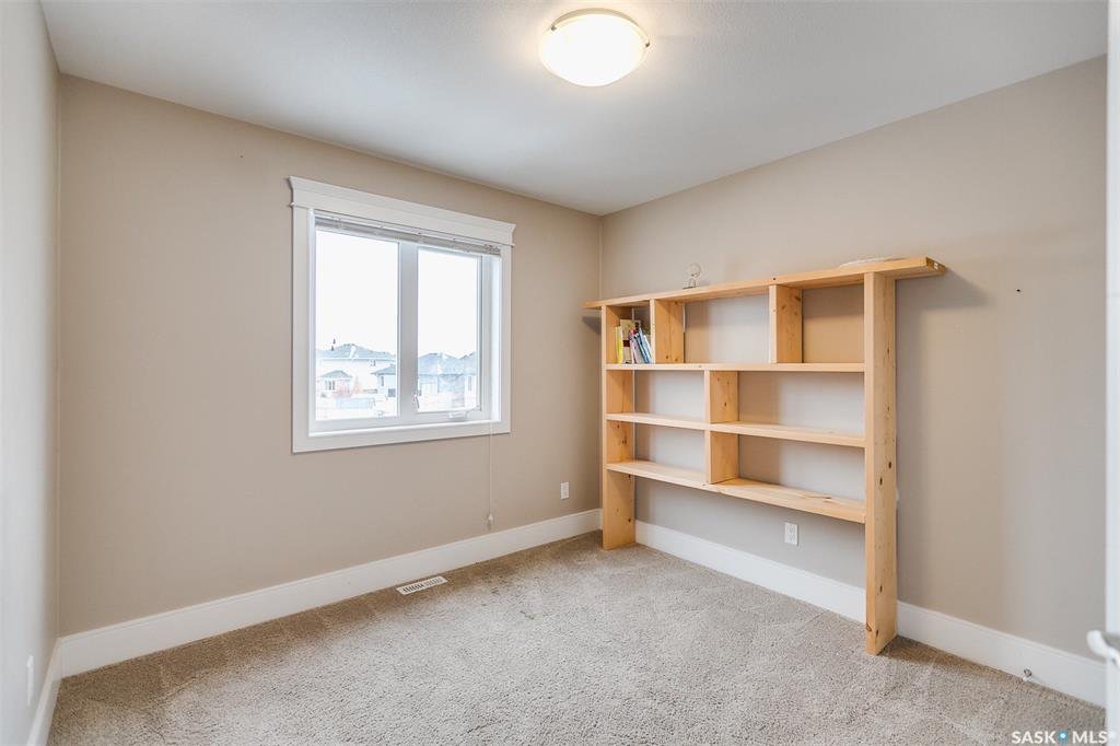 Stonebridge小区近1600尺双层独立屋出售。优质建商D&S高档装修：实木地板，高层高，石头台面，大厨房，大地块。开价：$405000 - 9