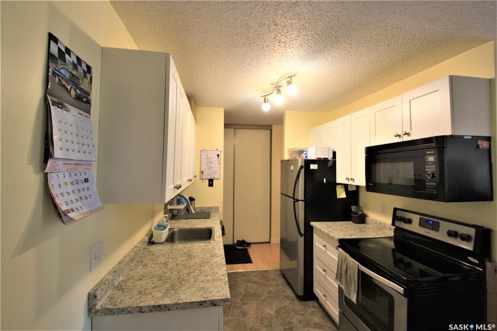 Wildwood小区933 尺3室一卫公寓出售。近高尔夫球场，公园，civic center。交通便利。含阳台，带储物间，地上车位，独立洗衣烘干机，近期更新有合成地板，橱柜，洗手间和部分家电。挂牌价格：$149900。有意请联系地产经纪Gary Gai 盖王睿 - 4