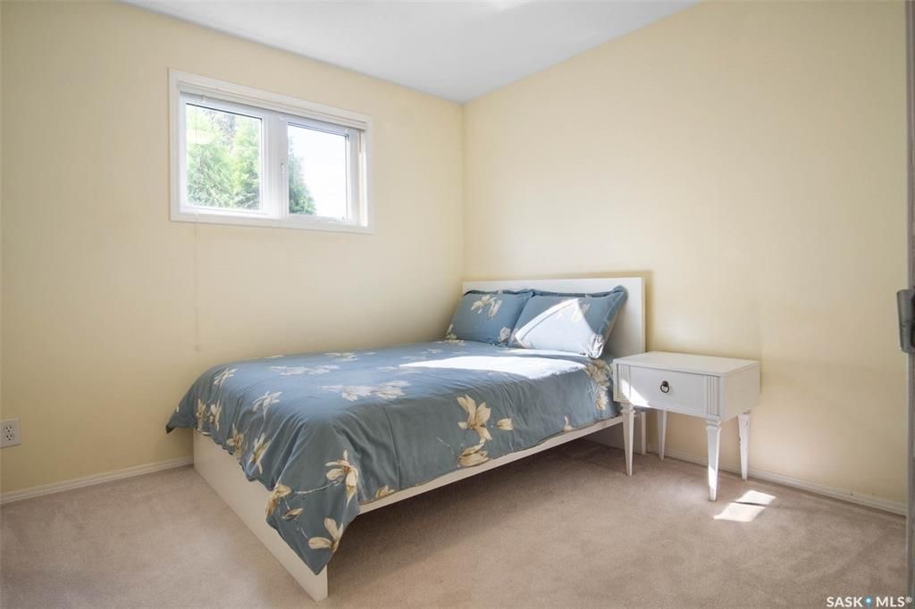 Erindale小区核心地段4房3卫1845尺独立屋出售。步行百米至两所小学Dr. John G. Egnatoff & Father Robinson), 两所高中 St Joseph & Centennial Collegiate, 购物及公园。房屋保养极佳，好格局，采光通透 - 23