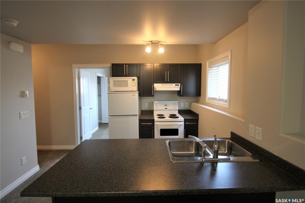 Evergreen小区，步行至小学，1129尺Bi Level错层独立屋含2室一厅合法出租地下室出售。 实木地板大理石台面，地下室有额外活动空间用于房主使用，外加地下室两房合法出租套间。挂牌价格：$419900。详情请联系 Royal LePage地产经纪Gary Gai 盖王睿 - 8