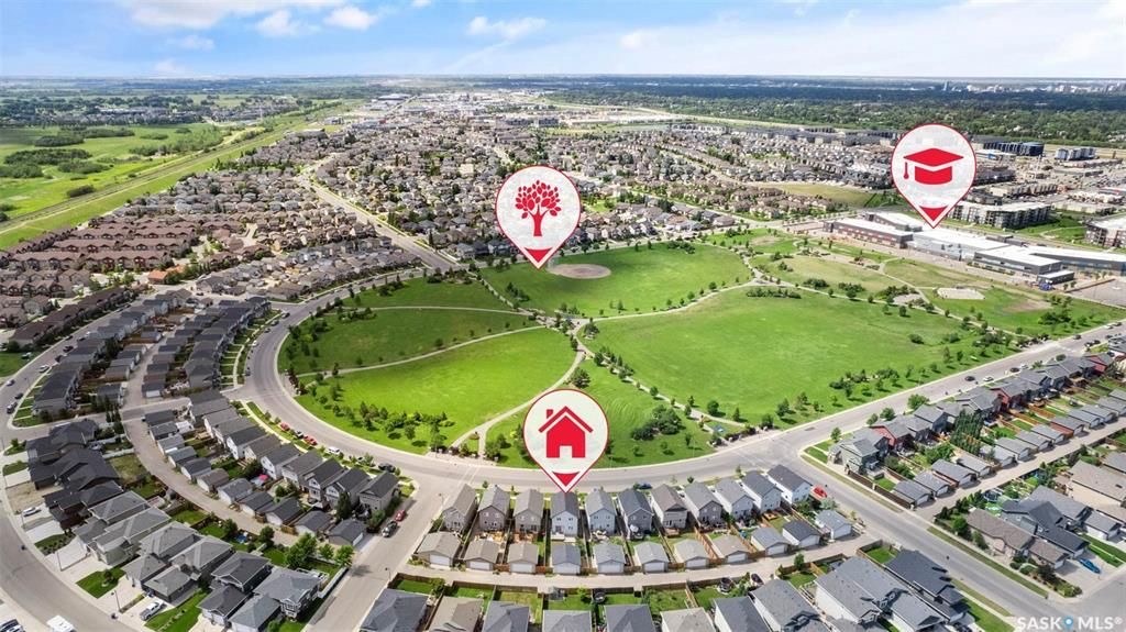 Stonebridge小区4房3卫独立屋出售。面对小学公园好景色。1464尺大空间开放式设计，枫木橱柜，不锈钢家电，收纳角柜，2 楼3个大卧室，主卧带独立洗手间。地下室完全装修有1房间1大活动厅。大后院带独立露台，双车库。另有中央空调，中央吸尘，加湿器，换风系统，垃圾粉碎机，前露 - 5