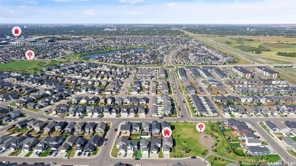 位于Stonebridge 小区紧靠公园绿地，近小学，购物设施，2015年建1249尺Bi Level错层独立屋5房3卫含2室一厅合法出租地下室，出售。 保养如新，大窗户采光好，高档装修，地下室有额外活动空间用于房主使用，外加地下室两房合法出租套间（独立出入，独立电表，独立厨房洗 - 5