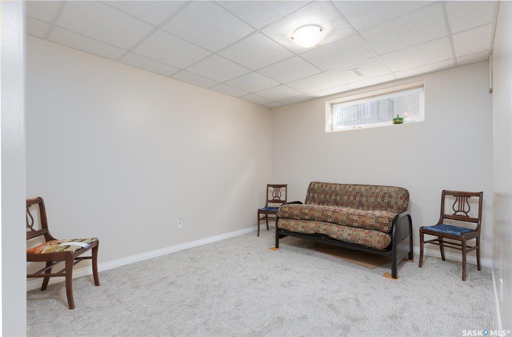 Briarwood小区核心路段两层独立屋出售，一手房本地西人房主，大地块，背靠公园绿地好风景。2007年建，保养如新。1630尺，4房3卫。高效锅炉热水器，一半瓦片新换。家具可议。开价：$499900。有意请联系地产经纪Gary Gai 3063413677 微信：gary367 - 14