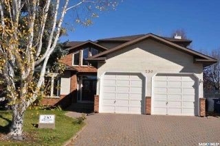 近1万尺超大地块，Erindale小区最佳路段，安静私密。前样板间，2123尺两层独立屋出售。4房4卫。功能性极好格局，双客厅，双餐厅（含正餐厅）。9-10尺层高。主卧洗手间带按摩浴缸。地下室完整装修有一厅一房一洗手间。可步行至小学，公园等。挂牌价格：$499000。 - 3