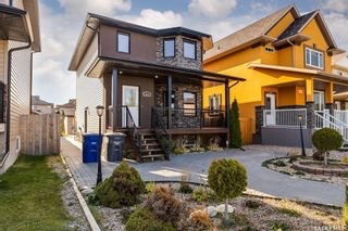 Willowgrove小区 2008年建 1587尺3房3卫独立屋步行100米至Willowgrove小学。地下室带独立出入口。独立院子，大尺寸双车库。高品质高档装修（加高层高，多窗户，大理石台面，大洗手间带冲浪浴缸。前后院铺地砖免维护。挂牌价格 $399000。详情联系Gary - 4