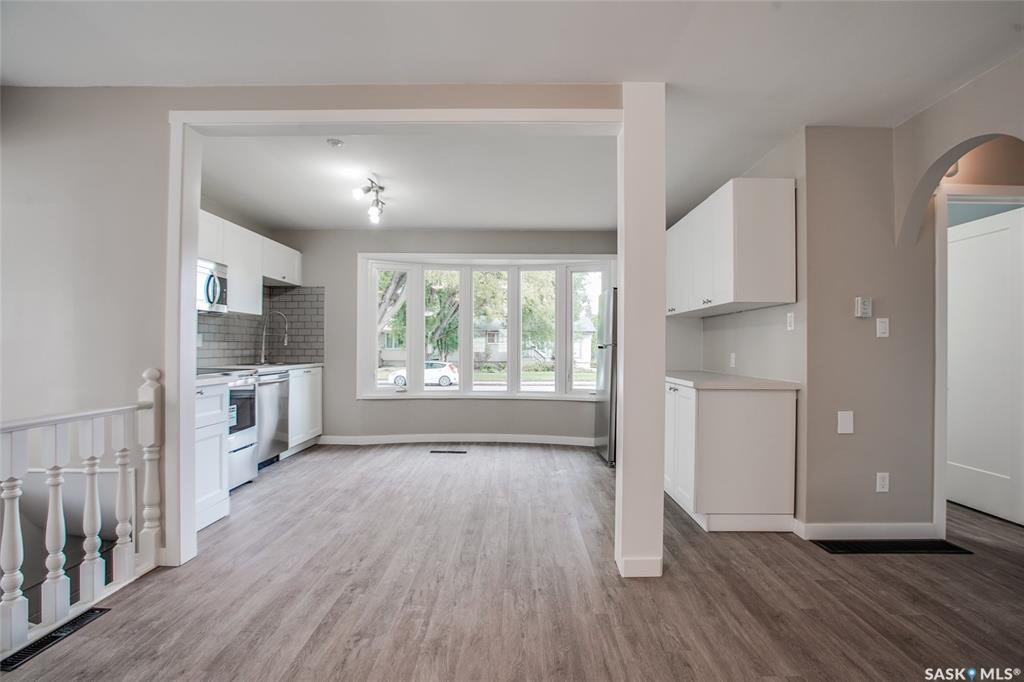 Forest Grove 小区全新装修独立屋出售。1040尺 3房2卫，近7000尺R2地块。近Forest Grove小学和St. Joseph 和 Centennial 高中。 房屋更新有：新窗户，新瓦片，新厨房（橱柜，台面），新地板，新装修洗手间，全新刷漆，全新不锈钢家电。 - 6