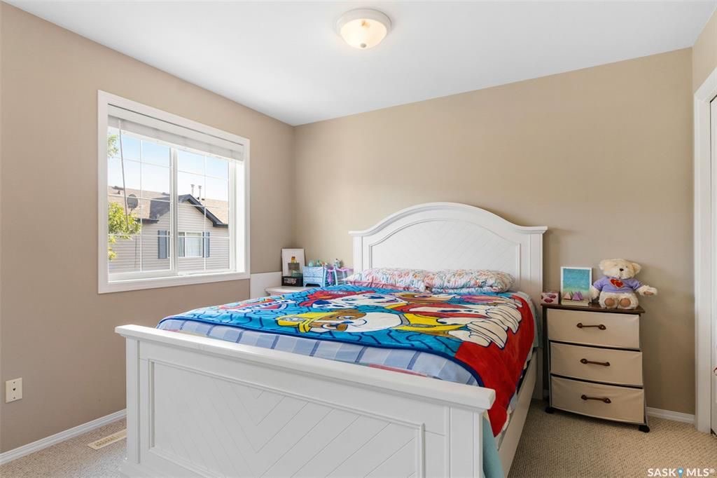 Arbor Creek小区2003年建1116尺s边户2室2卫联排出售，私密安静，地下室装修有一个大活动厅 ，有冷气空调。近小学，高中，公园，商业购物方便。采光好，保养状况好，带两个停车位，新换冰箱。挂牌价格：$235000。 有意请联系地产经纪Gary Gai 30634136 - 15