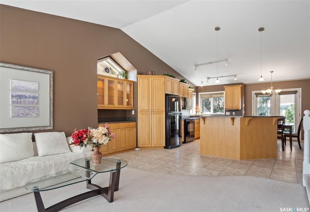 Erindale小区核心地段4房3卫1979尺独立屋出售。步行百米至两所小学Dr. John G. Egnatoff & Father Robinson), 两所高中 St Joseph & Centennial Collegiate, 购物及公园。房屋保养好，开放设计，采光通透 - 5