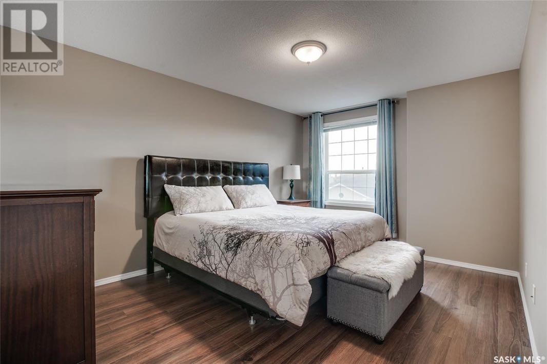 Briarwood小区低密度私密联排出售3房2卫，多窗户采光好，安静（不靠街）多绿地。更新有合成木地板，热水器等。挂牌价格 $259000。详情联系地产经纪Gary Gai 盖王睿 3063413677 微信：gary3677 网站：garygai.com - 7