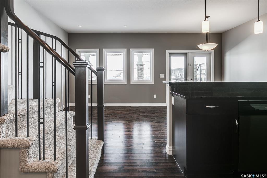 Willowgrove小区1502尺 地下室步出式，背靠公园，高档装修。安静，步行近小学超市。开价$409000。有意请联系地产经纪Gary Gai3063413677 微信gary3677 - 4