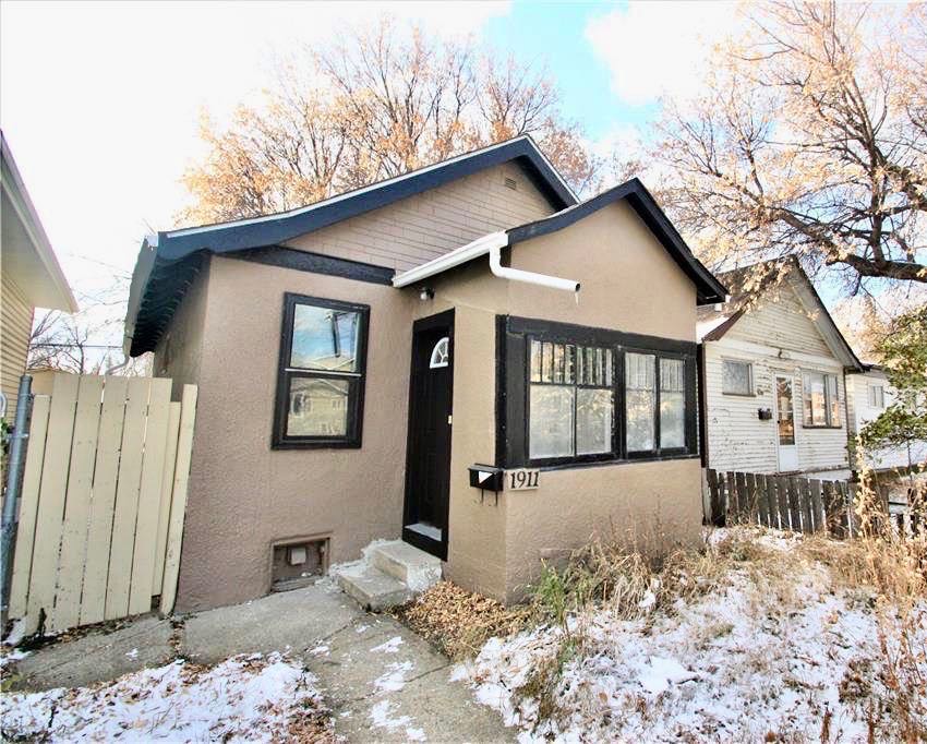 仅$129000！Pleasant Hill 小区 2室一厅一卫715尺独立屋出售。位于20街西，左邻右舍皆为好邻居，带独立私密院子。近期更新有瓦片，锅炉，热水器，灶台，围栏，较新窗户，地板，洁具，灯饰。全新刷漆。近小学，医院，附近购物。挂牌价格：$129000。 - 3