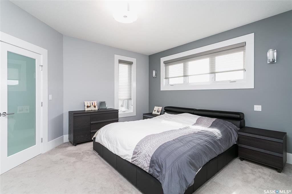 Evergreen小区，百米步行至小学&公园。近1700尺Modified，3车库，4车道，里外高档装修，房子状况如新，开价：$569000。有意请联系地产经纪Gary Gai 3063413677 微信：gary3677 - 8