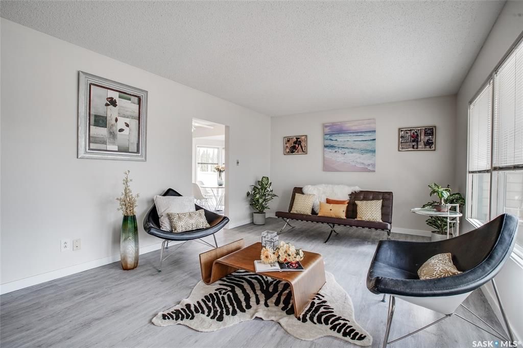 Brevoort Park 平层独立屋出售。步行至两所小学（St Matthew School & Brevoort Park School)，近两所中学(Holy Cross  High School & Walter Murray Collegiate) 8街购物。4房2卫 - 6