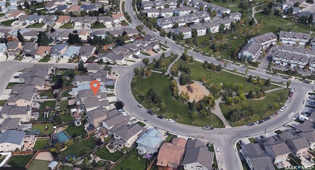 Arbor Creek小区2006 年建 6房4卫2022尺独立屋出售。面对大公园！步行至两所小学Dr. John G. Egnatoff & Father Robinson School. 高档装修：涂料外墙，9尺层高， 天然气壁炉，实木枫木地板，大理石台面，枫木橱柜 - 4