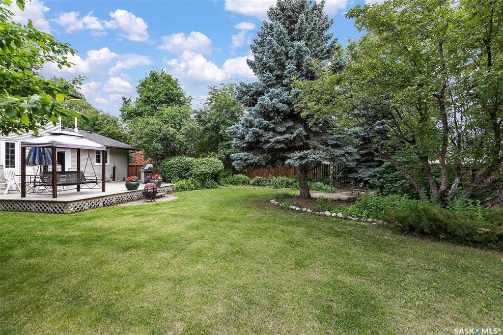 West College Park小区两层独立屋出售。独处幽静便利好街，绿树成荫，超级65尺面宽，过9000尺大地块。4房4卫。屋主精心打理。地下室完整装修。新窗户，新瓦片，高效锅炉。可步行至小学，Evan Hardy高中，8街购物。挂牌价格：399900。 - 5