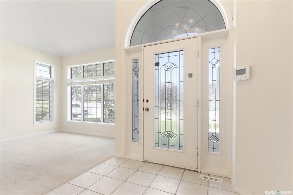 Arbor Creek小区私密安静最佳路段之一2122尺2层独立屋出售。2001年建，过6000尺大地块，5房，1个办公室，3个家庭厅，4卫，一楼挑高顶，明亮PVC大窗，双客厅双餐厅，厨房大理石台面，带独立角柜，新换地板，带一大尺寸书房（可做第六个卧室）二楼三个大房间主卧含独立洗 - 8