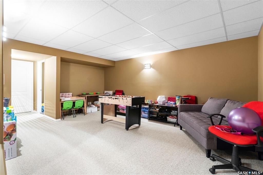 Arbor Creek小区2003年建1116尺s边户2室2卫联排出售，私密安静，地下室装修有一个大活动厅 ，有冷气空调。近小学，高中，公园，商业购物方便。采光好，保养状况好，带两个停车位，新换冰箱。挂牌价格：$235000。 有意请联系地产经纪Gary Gai 30634136 - 18